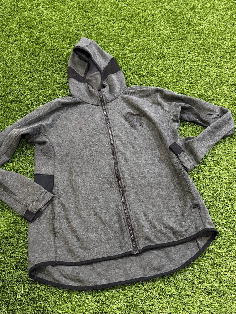 Nike Dri-Fit Zip up hooded Sweatshirt - Milwaukee Bucks Basketball NBA